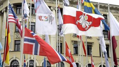 Минск будет настаивать на расследовании инцидента с флагом в Риге