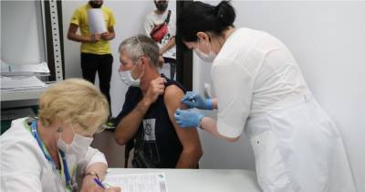 Еще 8 регионов вводят обязательную вакцинацию