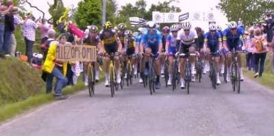 Полиция разыскивает женщину, из-за которой произошло падение велосипедистов на "Тур де Франс"