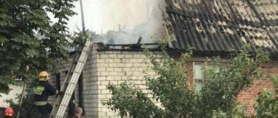 От ударов молний в двух регионах Украины погибли два человека и загорелись дома