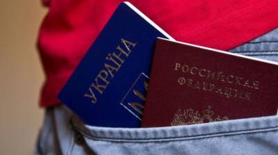 Россия раздает паспорта в ОРДЛО, чтобы удерживать людей на Донбассе – эксперт