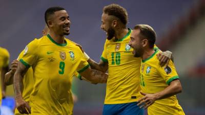 Футболисты Бразилии впервые на Кубке Америки потеряли очки