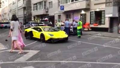 Чей Lamborghini? В Москве эвакуировали принадлежавшее Кокорину люксовое авто