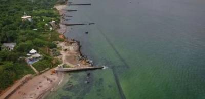 Вода похожа на болото: Черное море в Одессе изменило цвет (видео)