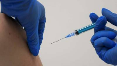 Эксперт назвал вакцинацию лучшим способом борьбы с COVID-19