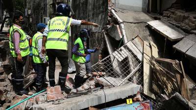 Не менее семи человек погибли при взрыве и обрушении дома в Бангладеш