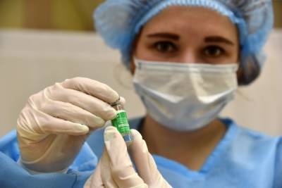 Разработчики AstraZeneca начали испытания вакцины против южноафриканского штамма COVID-19