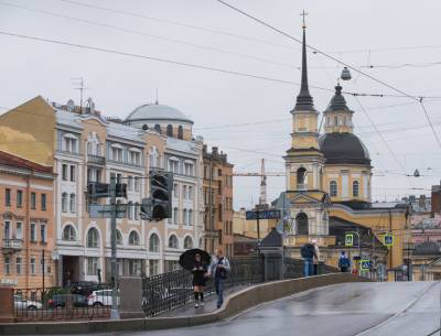 В Петербурге в понедельник станет чуть прохладнее и пройдут дожди
