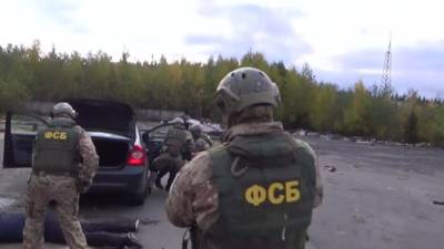 Трое офицеров ФСБ арестованы за хищение 64 миллионов