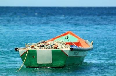 У британского острова обнаружили лодку с 20 мёртвыми людьми