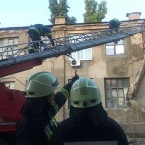 В Одессе обрушилась часть здания завода. Фото