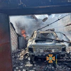 В Запорожской области ликвидировали пожар в гараже. Фотофакт