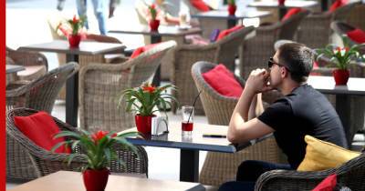 Ресторанам и кафе Москвы рекомендовали закрыть летние веранды из-за непогоды