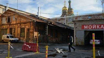 Не ко двору: власти Петербурга зачистят Конюшенную площадь