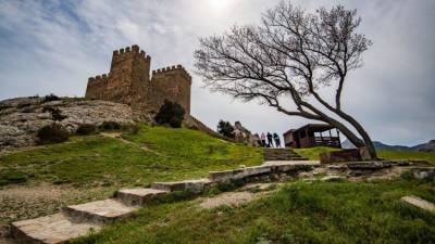 Турист упал со стены Генуэзской крепости в Феодосии