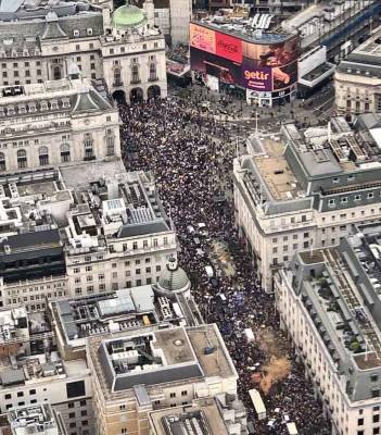 Антикоронавирусные протесты парализовали Лондон: на улицы вышли все