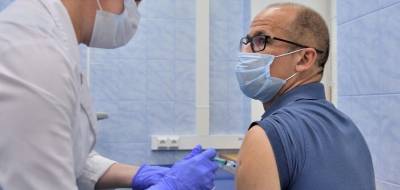 Глава Удмуртии поставил вакцину от коронавируса