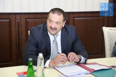 Сергей Меликов проводит заседание Антинаркотической комиссии.