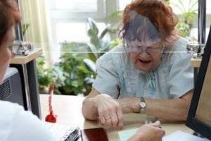 Украинцев ожидает еще пять этапов повышения пенсий в этом году: кого коснется