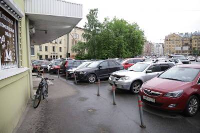 Комитет по транспорту Петербурга начнет штрафовать нарушителей парковки