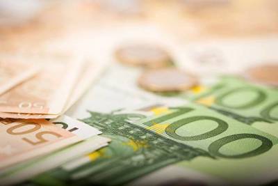 Курс евро растет к доллару в ожидании статданных из Европы