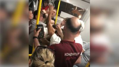 Массовая драка в казанском автобусе попала на видео
