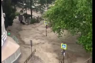 Синоптик рассказал, ждать ли крымского потопа в Москве из-за суперливня