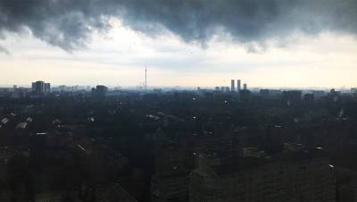 На севере Москвы у здания обрушилась часть крыши