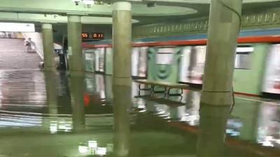 Затопленную станцию метро "Ясенево" сняли на видео