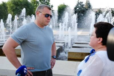 Губернатор Бабушкин и глава города Пермякова полюбовались фонтанами в Астрахани