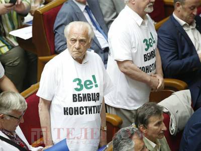 Соавторы Основного закона Украины Хмара и Шишкин пришли в Раду в футболках "Зе! Убийца Конституции". Фото, видео