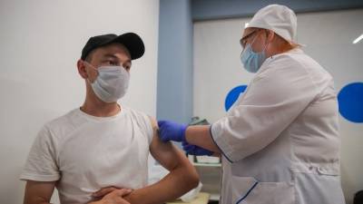 Власти Москвы назвали стоимость вакцинации для трудовых мигрантов
