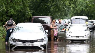 Суперливень в Москве: транспортный коллапс, взрывы, наводнения
