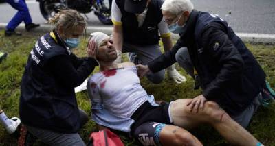 Массовая авария на велогонке "Тур де Франс" - фотолента