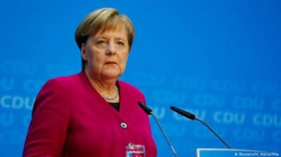 Меркель продолжает настаивать на необходимости переговоров ЕС с Россией