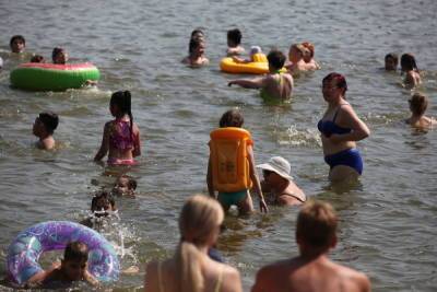 Петербуржцев предостерегли от купания в черте города: появятся язвы на глазах