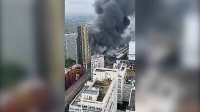 Мощный взрыв вызвал пожар в центре Лондона