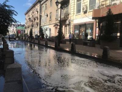 В Ростове из-за сильного ливня переулок Семашко ушел под воду