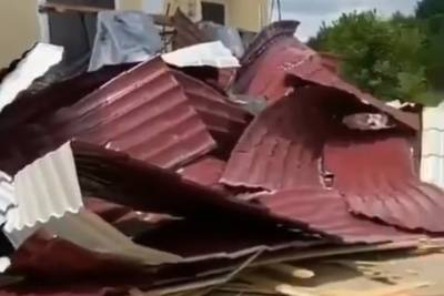 В одном из аулов Адыгеи ветром сорвало крышу Дома Культуры