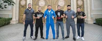 Кадыров наградил спортсменов квартирами и дорогими иномарками