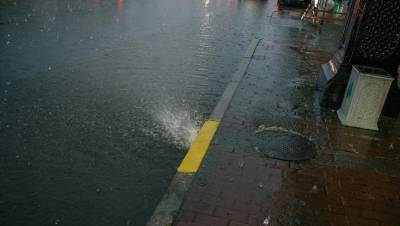 Водоканал предупредил о возможных потопах из-за ливня в Петербурге