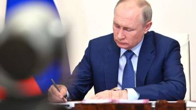 Путин подписал закон о санкциях к СМИ за указание террористических организаций без статуса