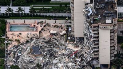 Число погибших при обрушении 12-этажного дома в США выросло до десяти
