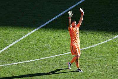 Футболист сборной Испании забил автогол ударом с центра поля в матче Евро