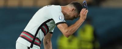 Роналду бросил капитанскую повязку после вылета Португалии с Евро-2020
