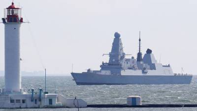 Минобороны Британии назвало ошибкой потерю секретных документов об эсминце Defender
