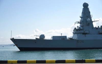 Министр обороны Британии извинился за потерю документов об эсминце у Крыма