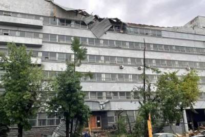 Мощный ураган в Москве затопил улицы и метро, снес крыши домов и вызвал пожары