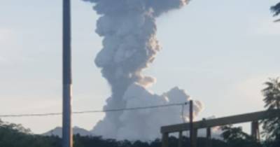 В Коста-Рике "мощно взорвался" крупнейший вулкан страны