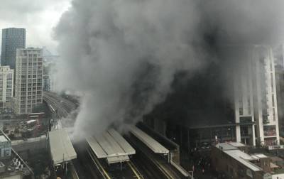 В Лондоне произошел сильный пожар на ж/д станции